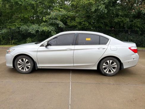 Used 2015 Honda Accord LX image 2