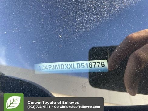 Used 2020 Jeep Cherokee Limited image 27