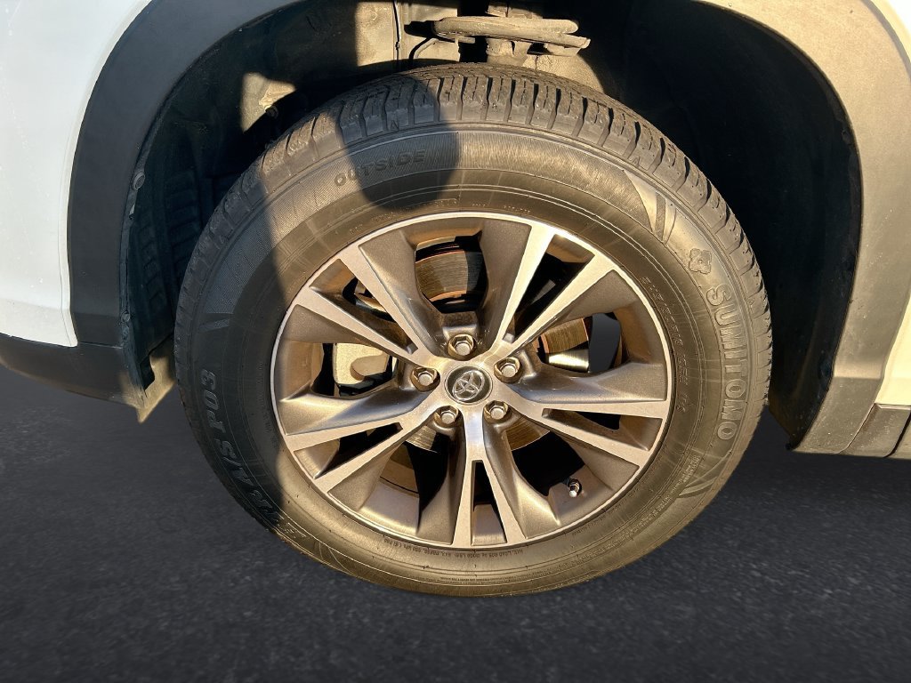 Used 2019 Toyota Highlander LE FWD image 10