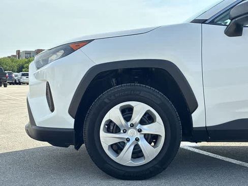 Used 2021 Toyota RAV4 LE FWD image 14