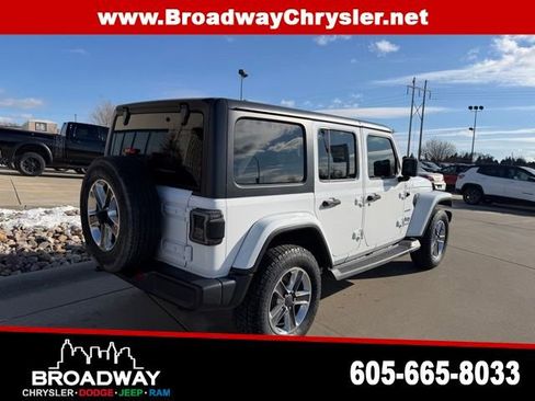Used 2019 Jeep Wrangler Unlimited Sahara w/ Safety Group image 6