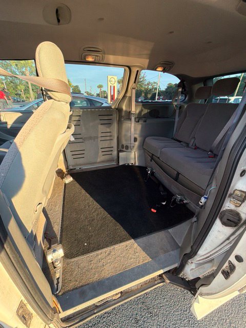 Used 2007 Dodge Grand Caravan SXT w/ Trailer Tow Prep Group FWD image 4
