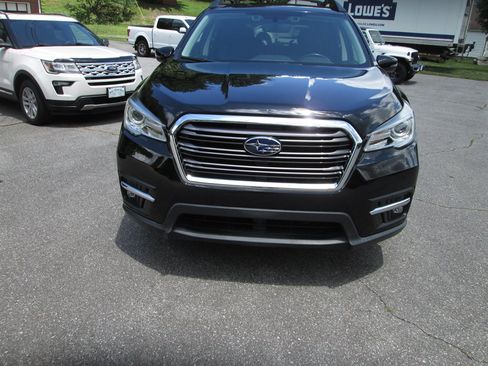 Used 2019 Subaru Ascent Limited w/ Popular Package #3 AWD/4WD image 2