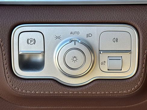 Used 2025 Mercedes-Benz GLE 450 4MATIC image 35