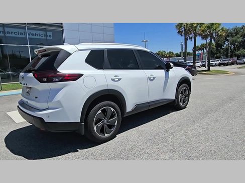 Used 2024 Nissan Rogue SV FWD image 33