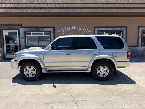 Used 2000 Toyota 4Runner SR5 RWD image 6
