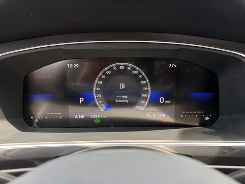 Used 2023 Volkswagen Tiguan SE w/ Panoramic Sunroof Package FWD image 13