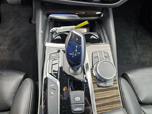 Used 2019 BMW 530e w/ Convenience Package RWD image 26