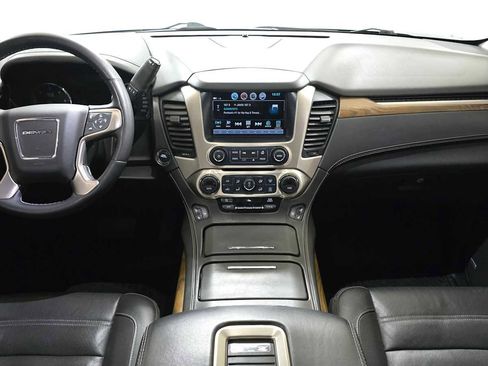 Used 2020 GMC Yukon Denali w/ Denali Premium Package image 19