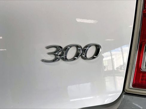 Used 2011 Chrysler 300 Limited image 7