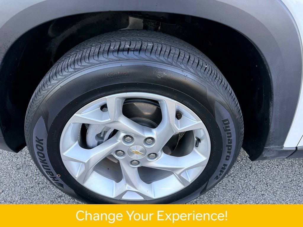 Used 2024 Chevrolet Trax LS w/ LS Convenience Package FWD image 29