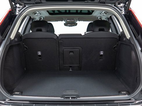 New 2026 Volvo XC60 B5 Plus w/ Protection Package Premier image 10