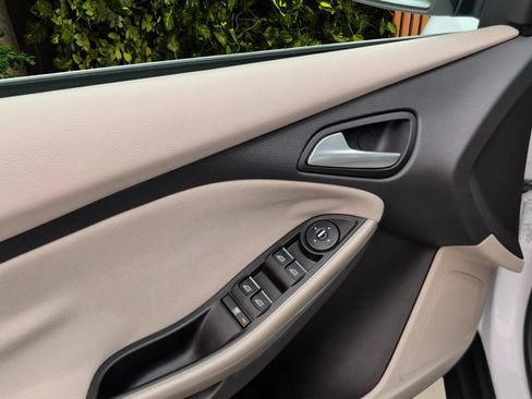 Used 2012 Ford Focus SEL w/ SEL/Titanium Winter Pkg FWD image 11