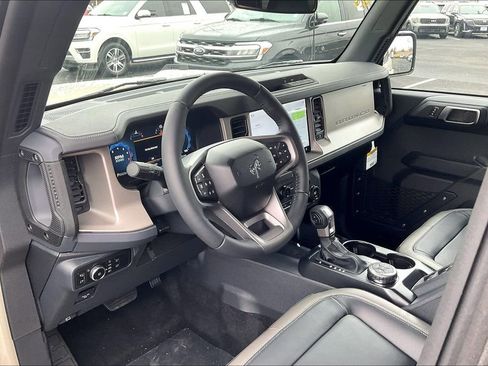 New 2025 Ford Bronco Outer Banks image 6