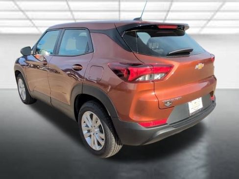Used 2021 Chevrolet TrailBlazer LS image 2