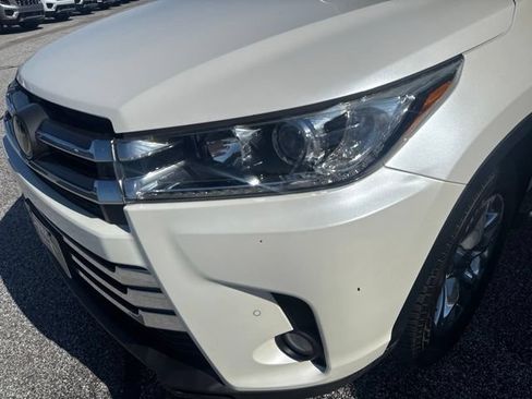 Used 2018 Toyota Highlander Limited Platinum AWD/4WD image 11