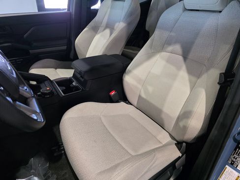 Used 2025 Toyota 4Runner SR5 AWD/4WD image 13