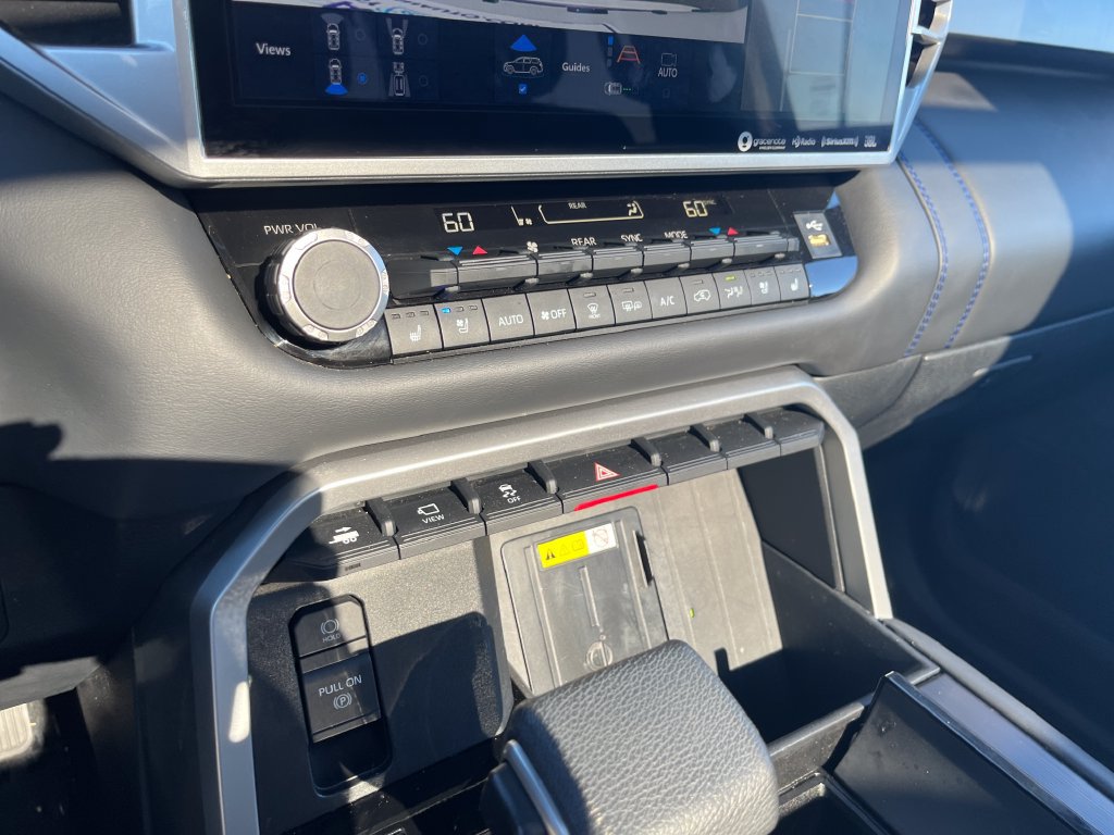 Used 2023 Toyota Sequoia Platinum AWD/4WD image 20