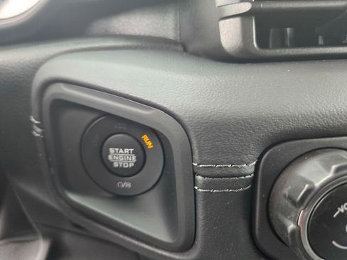 Used 2025 Jeep Wrangler Unlimited Sahara AWD/4WD image 18