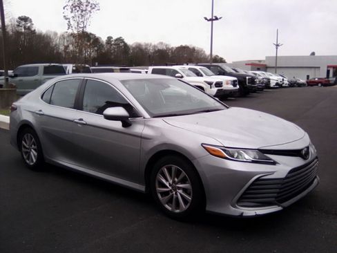 Used 2023 Toyota Camry LE image 1