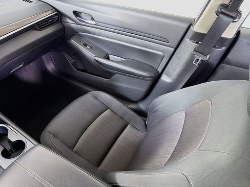 Used 2024 Nissan Altima 2.5 SV image 25