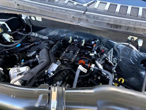 Used 2023 Ford Expedition XLT image 29