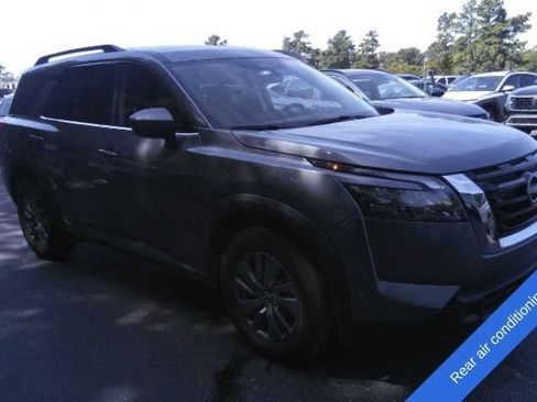 Used 2025 Nissan Pathfinder SV FWD image 8