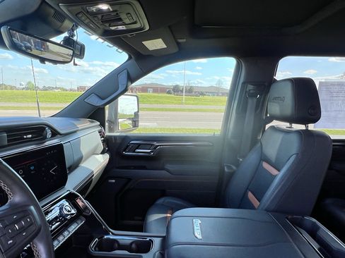 Used 2025 GMC Sierra 2500 AT4 w/ AT4 Premium Plus Package image 17