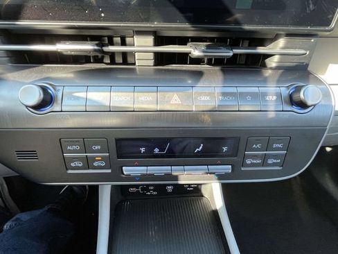 Used 2025 Hyundai Kona SEL image 30