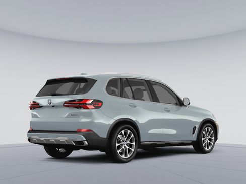 Used 2025 BMW X5 xDrive40i w/ M Sport Package AWD/4WD image 3