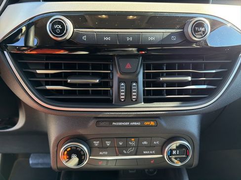 Used 2020 Ford Escape SE image 23