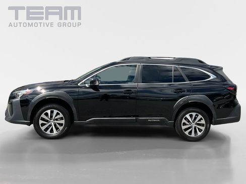 Used 2023 Subaru Outback Premium AWD/4WD image 4