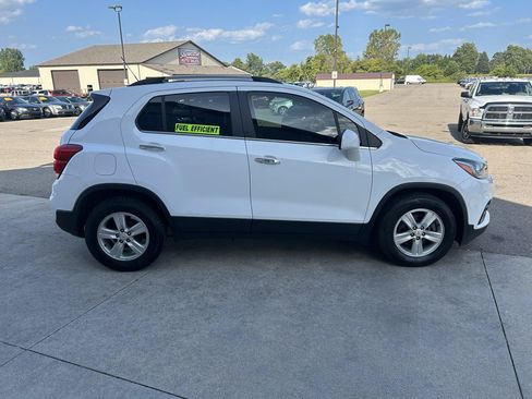 Used 2020 Chevrolet Trax LT w/ LT Convenience Package FWD image 4