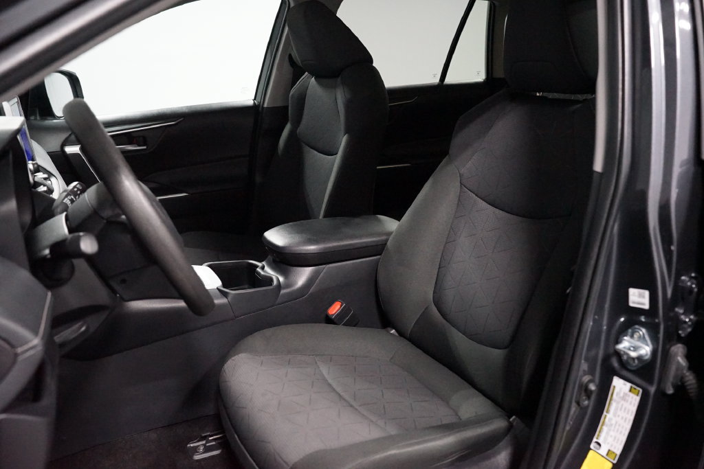 Certified 2025 Toyota RAV4 XLE FWD image 27