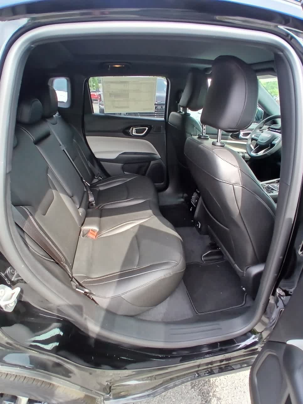 New 2025 Jeep Compass Limited w/ Elite Group AWD/4WD image 15