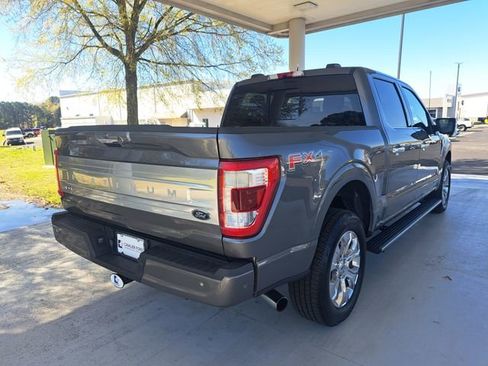 Used 2022 Toyota Camry SE image 6