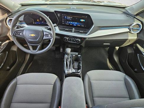 Used 2025 Chevrolet Trax LT image 16