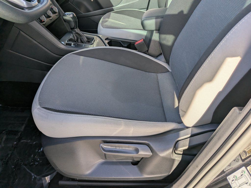 Certified 2022 Volkswagen Taos S FWD image 17