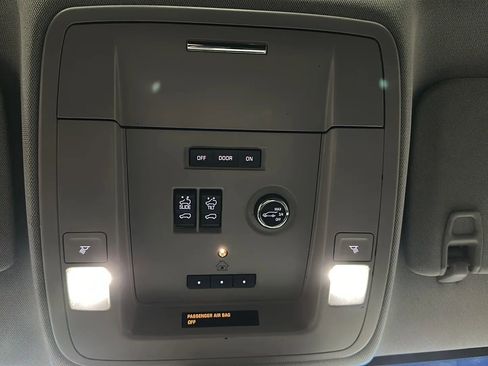 Used 2017 Chevrolet Suburban LT image 30