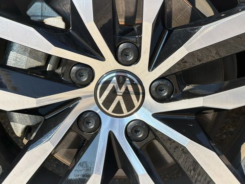 Used 2025 Volkswagen Jetta SE FWD image 11