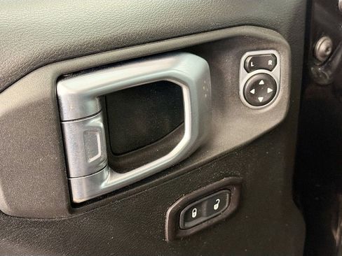 Used 2018 Jeep Wrangler Unlimited Sport S AWD/4WD image 18