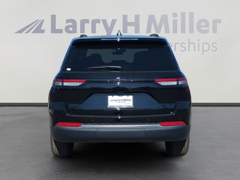 New 2026 Jeep Grand Cherokee Altitude AWD/4WD image 4