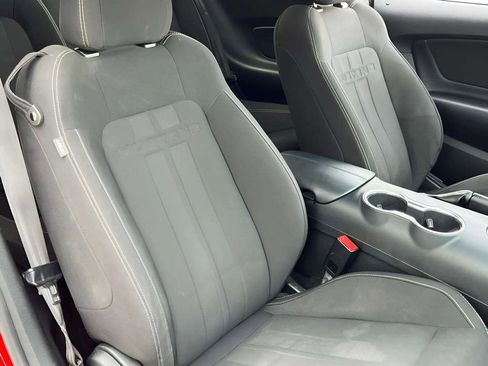 Used 2019 Ford Mustang GT w/ Black Accent Package RWD image 9