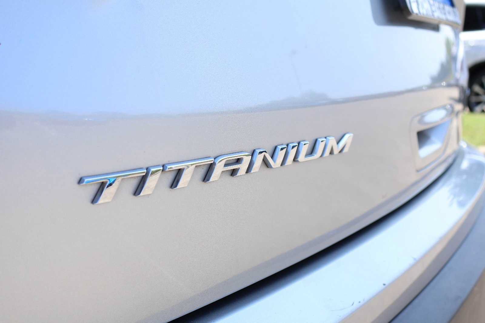 Used 2024 Ford Edge Titanium AWD/4WD image 2