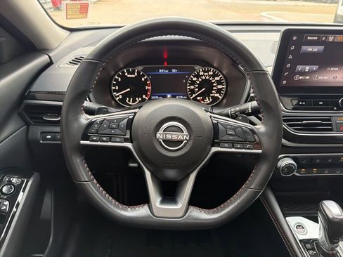 Used 2023 Nissan Altima 2.5 SR w/ SR Premium Package image 23