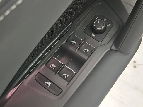 New 2026 Volkswagen Tiguan SE AWD/4WD image 17