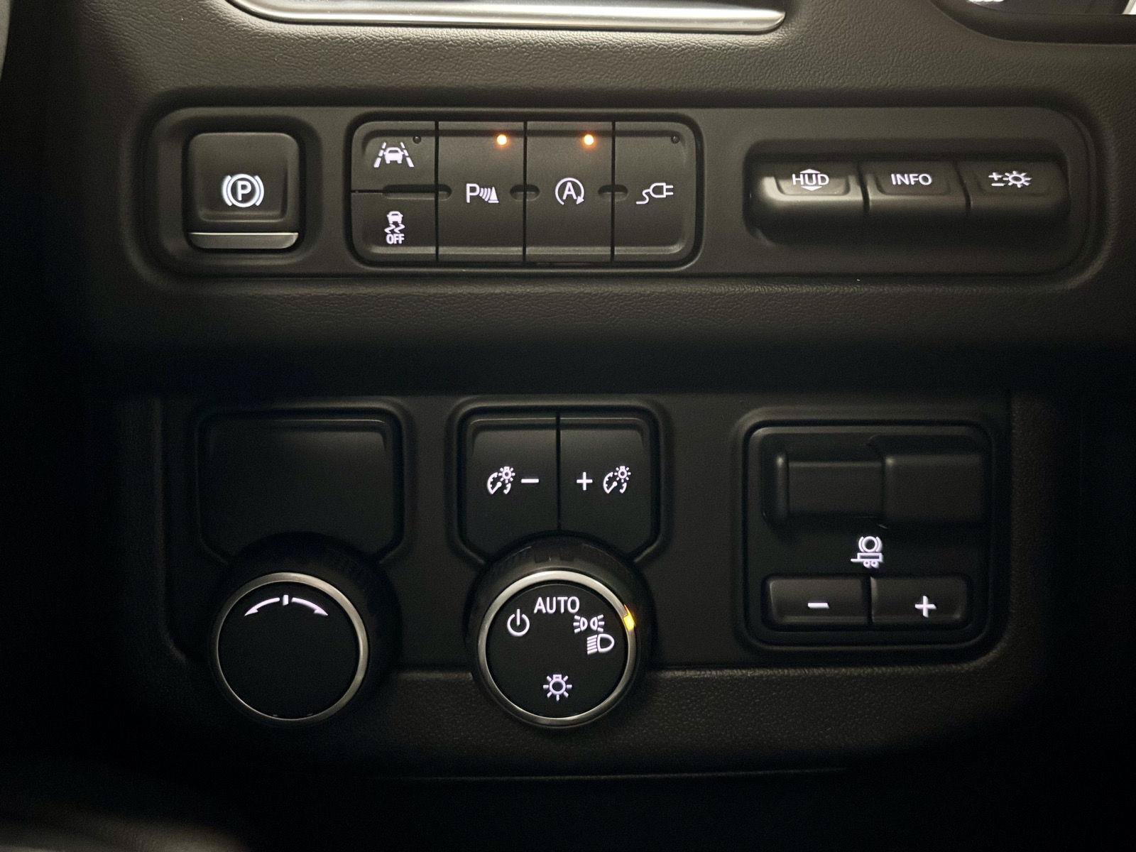 Used 2021 Chevrolet Tahoe Premier w/ Premium Package RWD image 29
