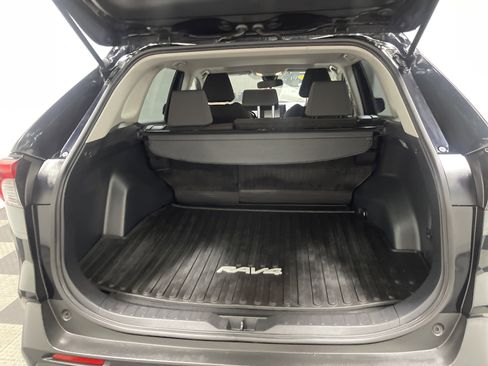 Used 2021 Toyota RAV4 XLE image 18