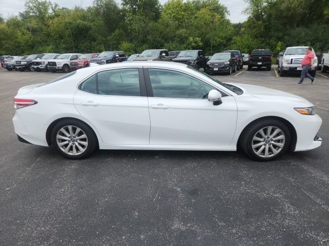 Used 2019 Toyota Camry LE w/ Convenience Package FWD image 4
