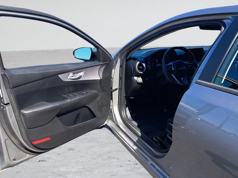 Used 2024 Kia Forte LXS w/ LXS Technology Package FWD image 9